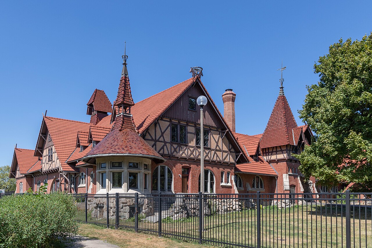 A photo of the National Museum of Puerto Rican Arts & Culture, formerly the Humboldt Park Staples and Receptory. 